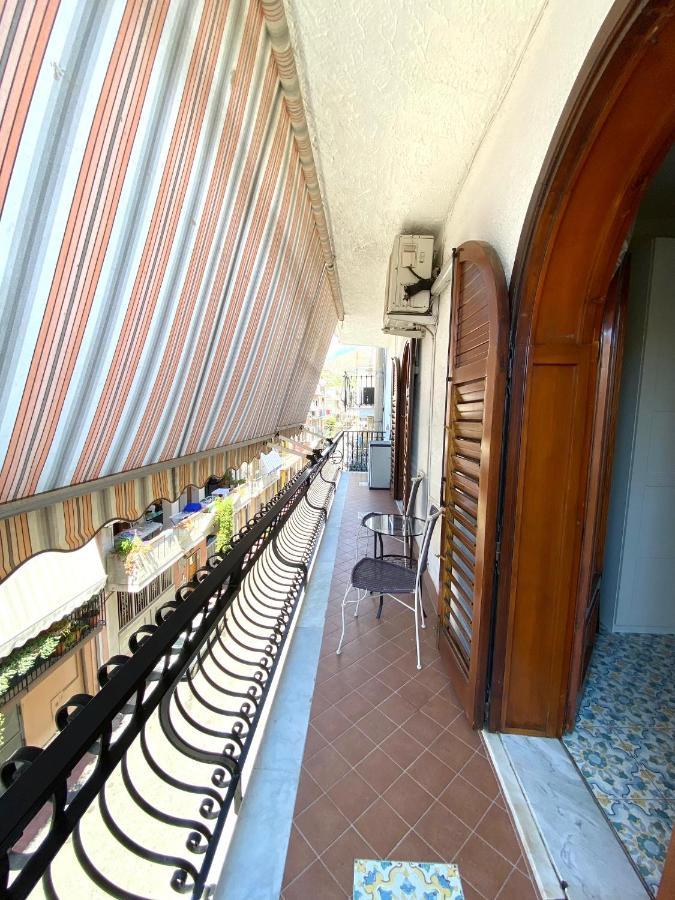 Apartments Mikros Джардини Наксос Екстериор снимка